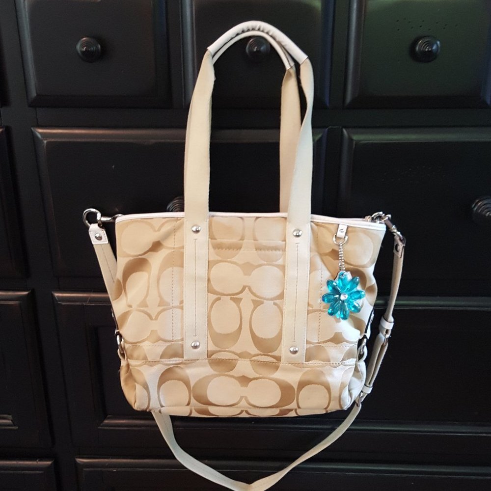 Coach Daisy Signature Canvas Tote